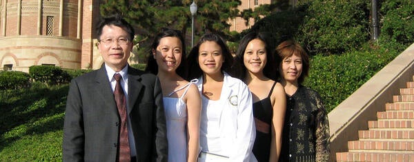 The Khong family with Dorothy, Christine, and Amy in the middle