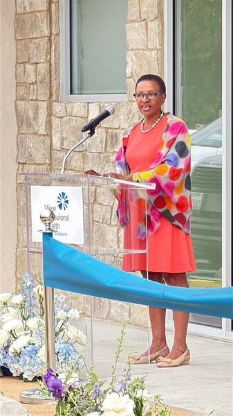 Dean Deas speaking at ribbon cutting