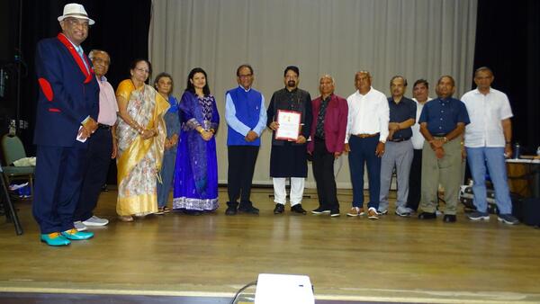 Gulati receiving his award