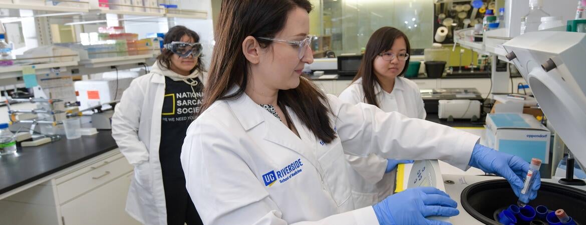 Dr. Heinrich in her lab