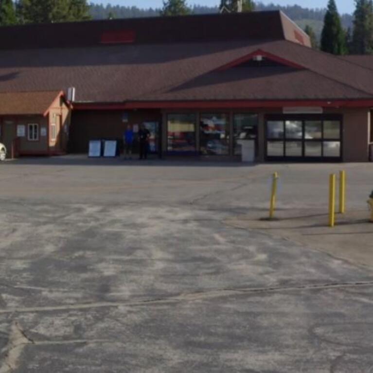 A helicopter in front of the clinic