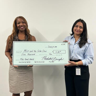 Michelle Burroughs presenting check to Aayma Irfan, MS3